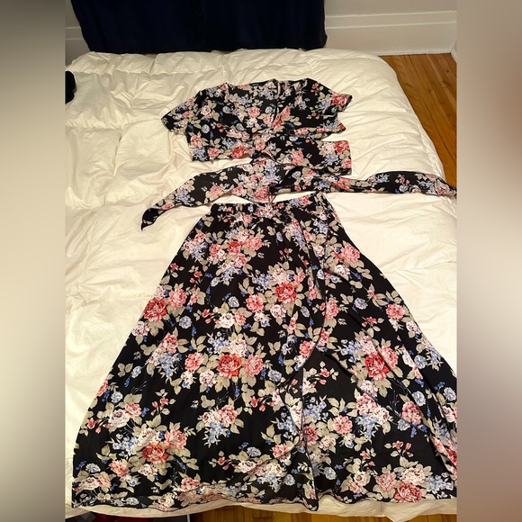 Cute summery two piece 🌞🌞 - Picture 3 of 3